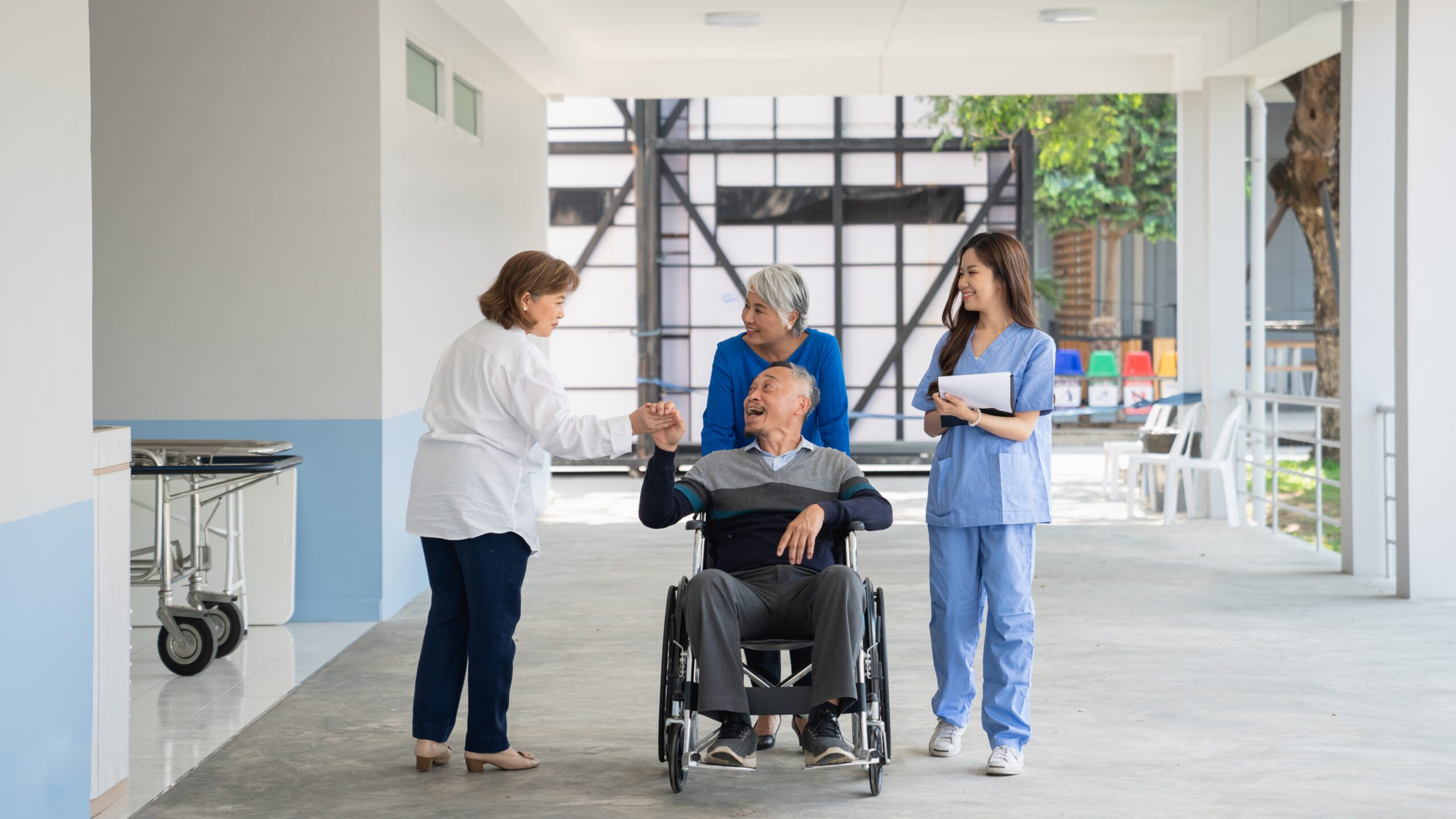 medical staff explaining diagnosis to patient med 2023 09 14 23 46 17 utc scaled